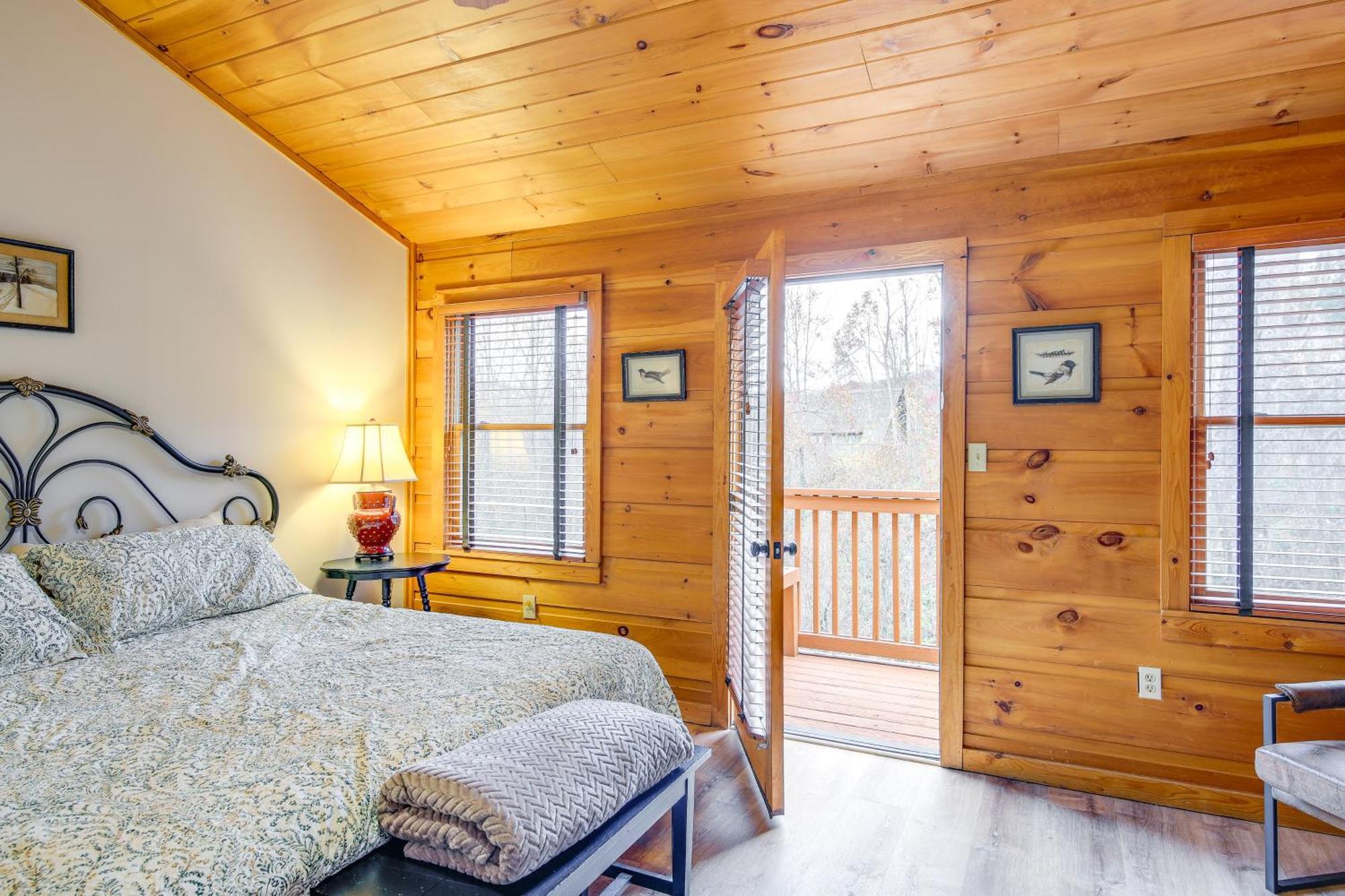 Villa Pet-Friendly Gatlinburg Retreat With Hot Tub! Exterior foto