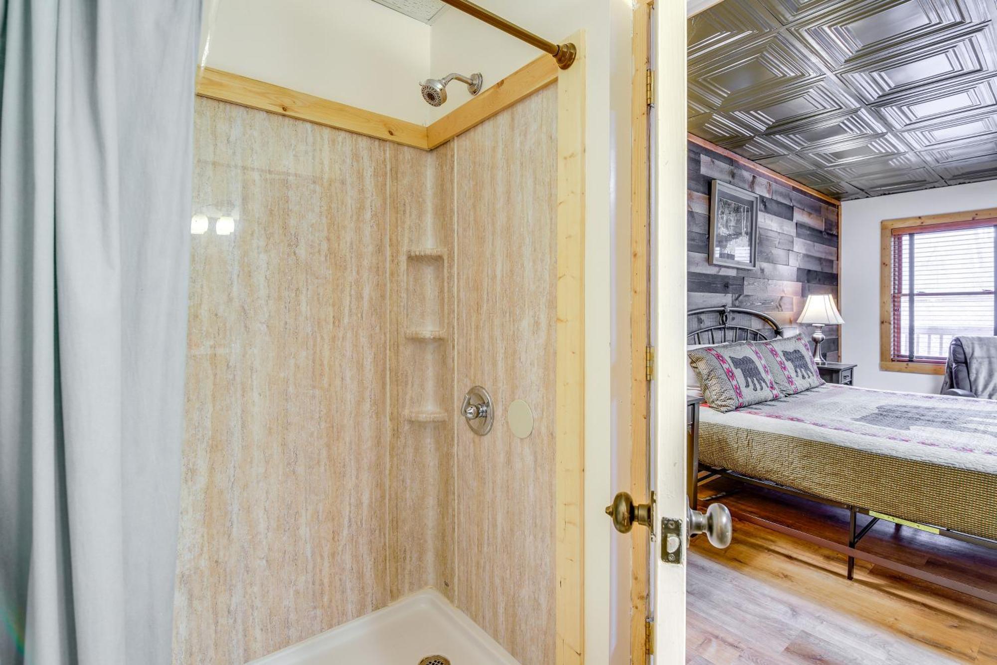Villa Pet-Friendly Gatlinburg Retreat With Hot Tub! Exterior foto
