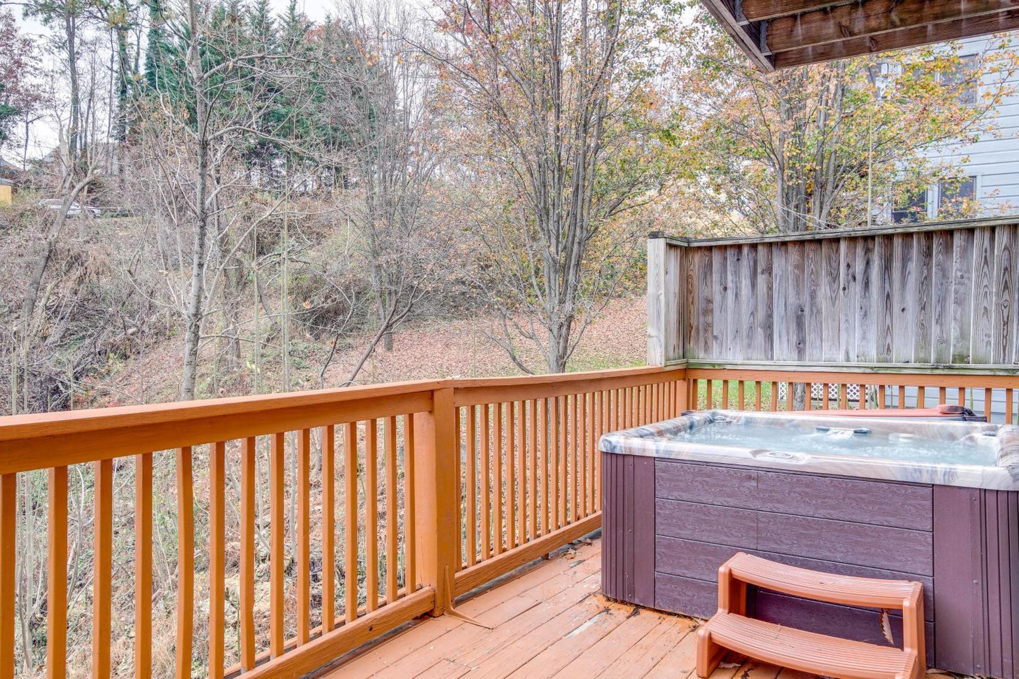 Villa Pet-Friendly Gatlinburg Retreat With Hot Tub! Exterior foto