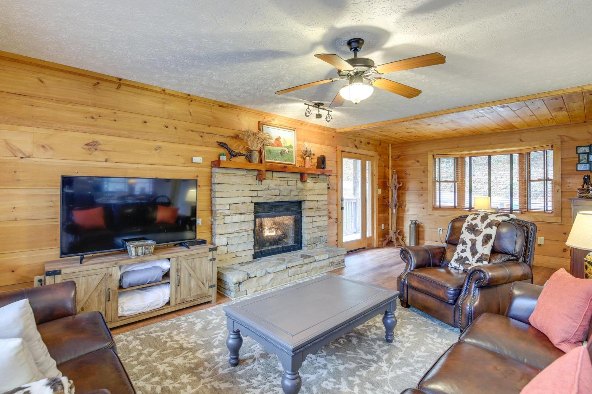 Villa Pet-Friendly Gatlinburg Retreat With Hot Tub! Exterior foto