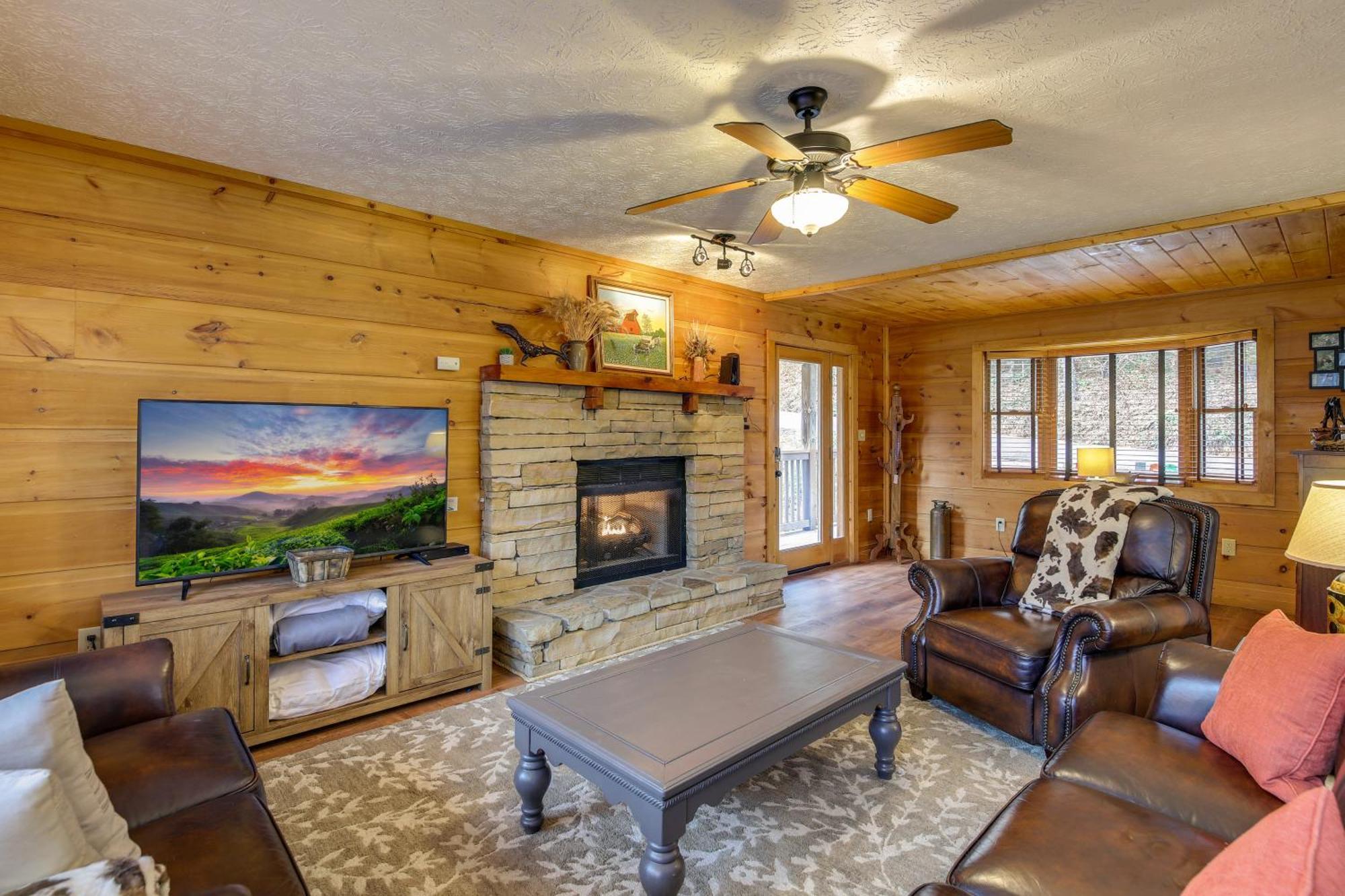 Villa Pet-Friendly Gatlinburg Retreat With Hot Tub! Exterior foto
