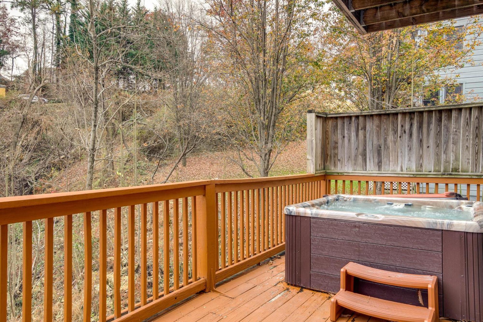 Villa Pet-Friendly Gatlinburg Retreat With Hot Tub! Exterior foto