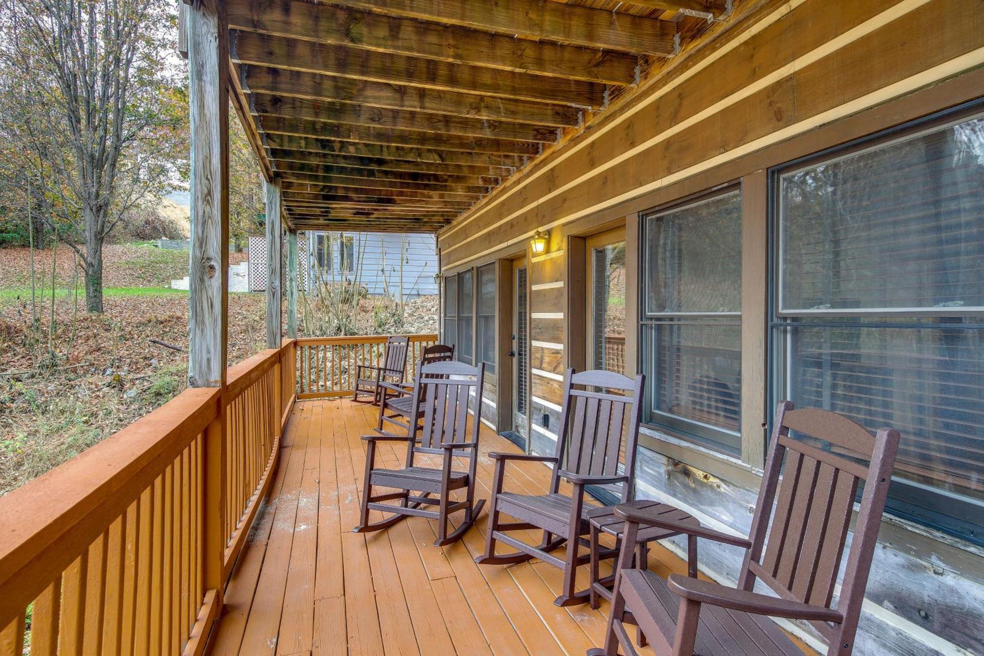 Villa Pet-Friendly Gatlinburg Retreat With Hot Tub! Exterior foto