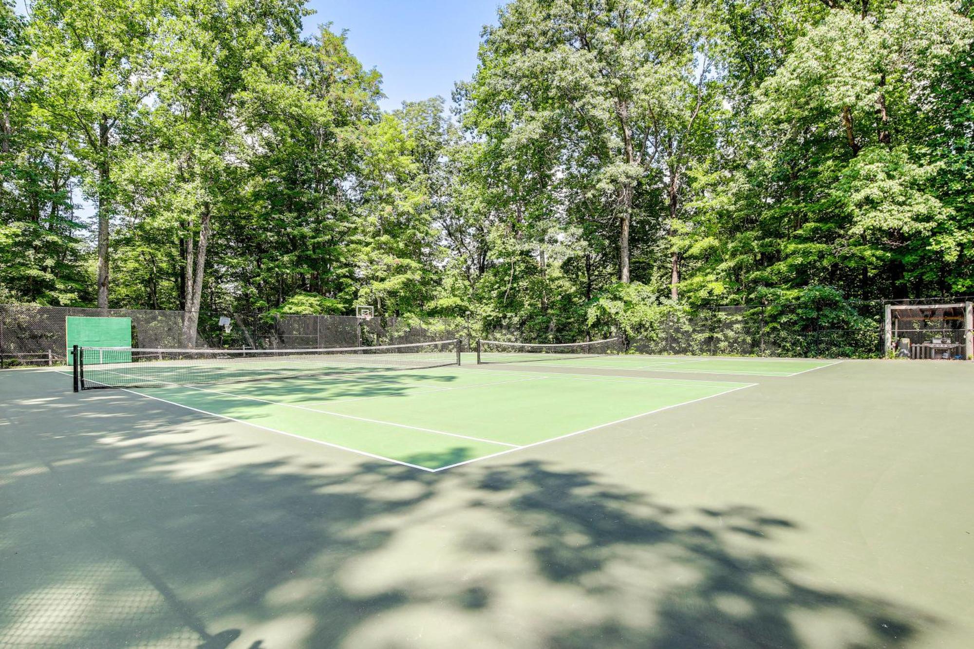 Villa Pet-Friendly Gatlinburg Retreat With Hot Tub! Exterior foto